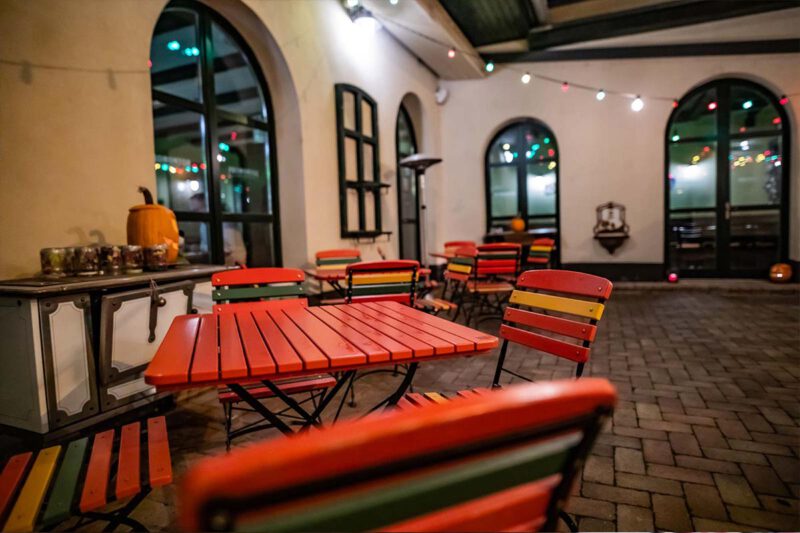 hello varázs x promontor piros asztal