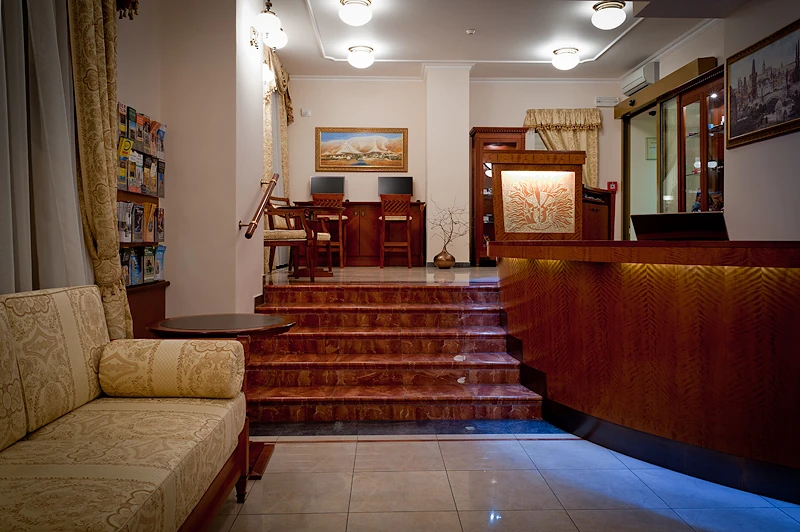 alqush-downtown-hotel-hello-kedvezmeny-praga-recepcio