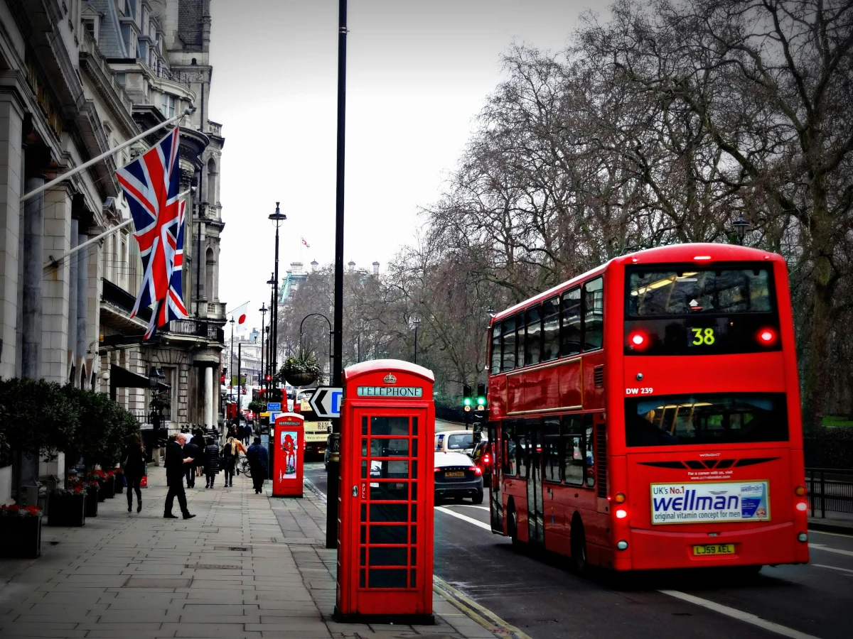 ao-london-riversidehello-kedvezemeny-utazas-busz-big-bus