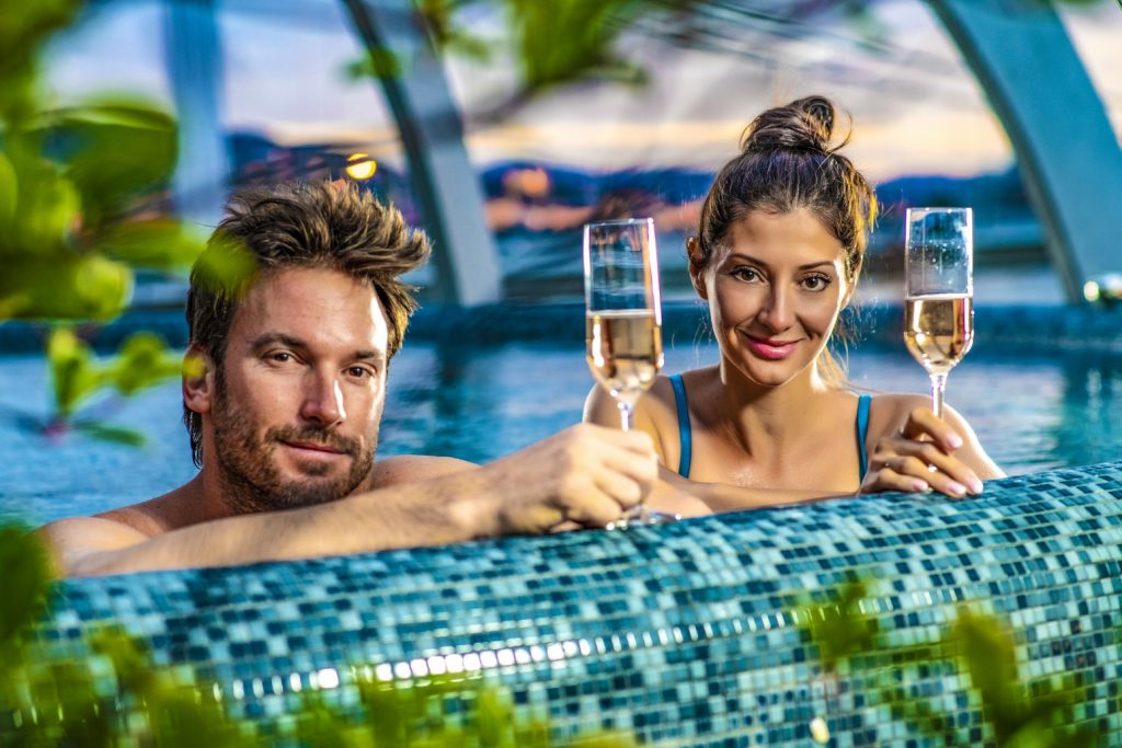 rudas-bistro-gasztro-wellness-pezsgo-hello-kedvezmeny-medence-kilatas