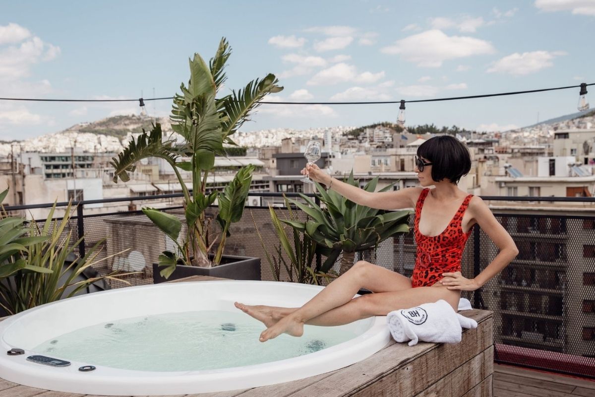 hello varázs dave red athens jacuzzi