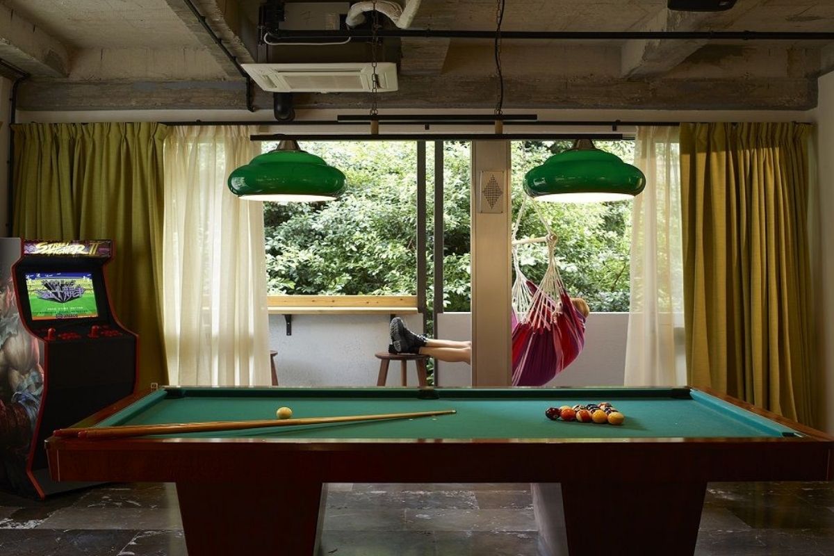 hello varázs dave red athens playroom