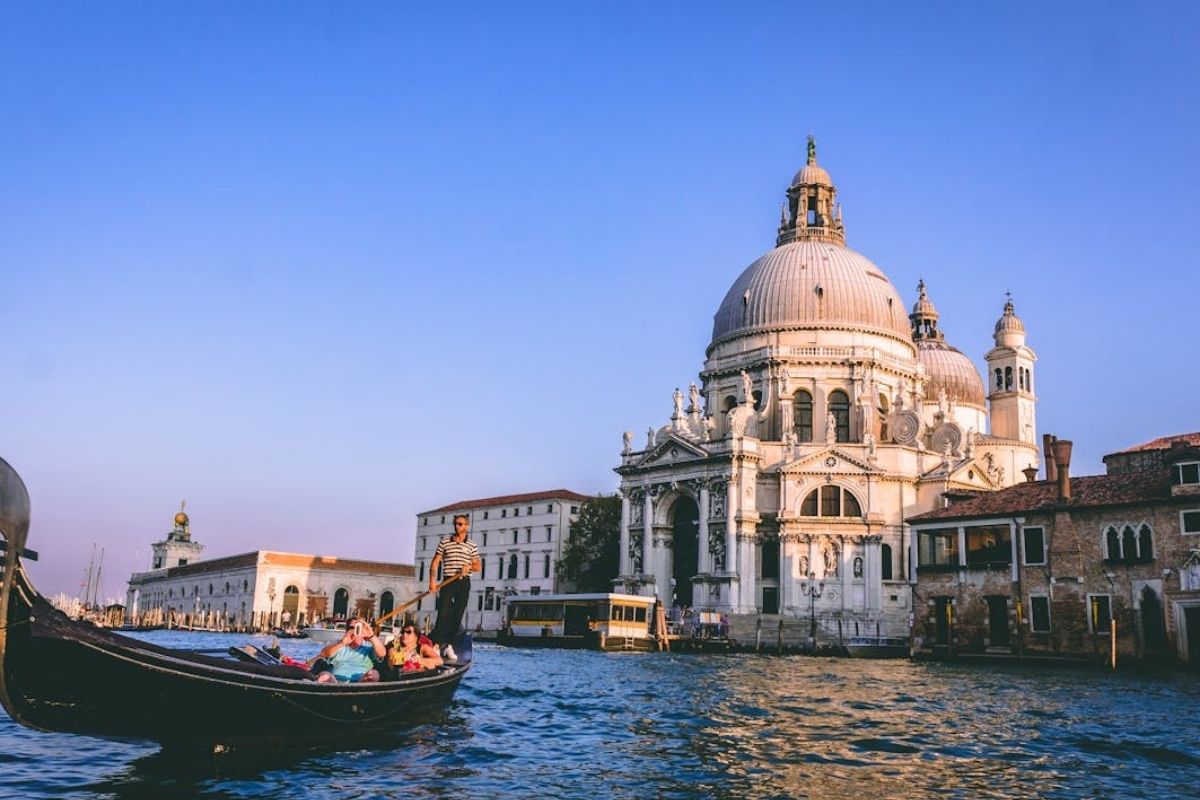 realis-alvoca-velence-hello-kedvezmeny-dom