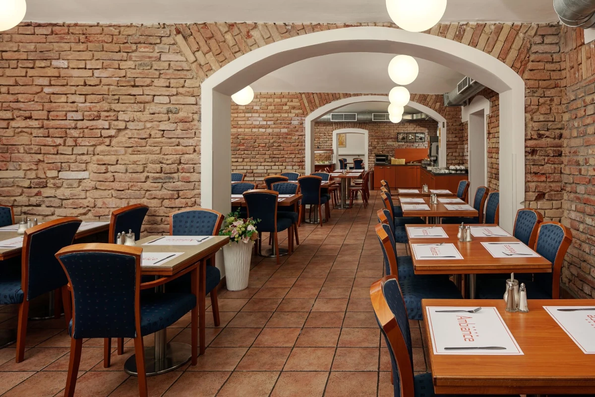 hotel-embiance-praga-cseh-hello-kedvezemeny-etterem