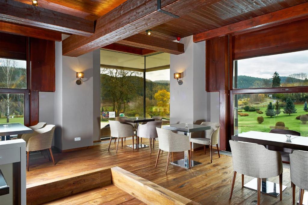 golf-resort-cihelny​-csehorszag-pihenes-etterem