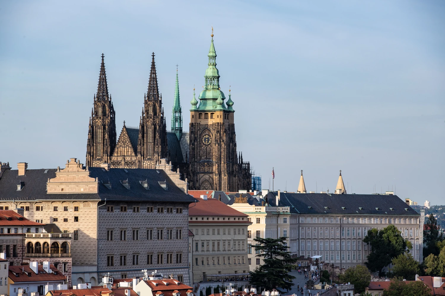 hotel-antik-prague-varoslatogatas-kettesben-torony