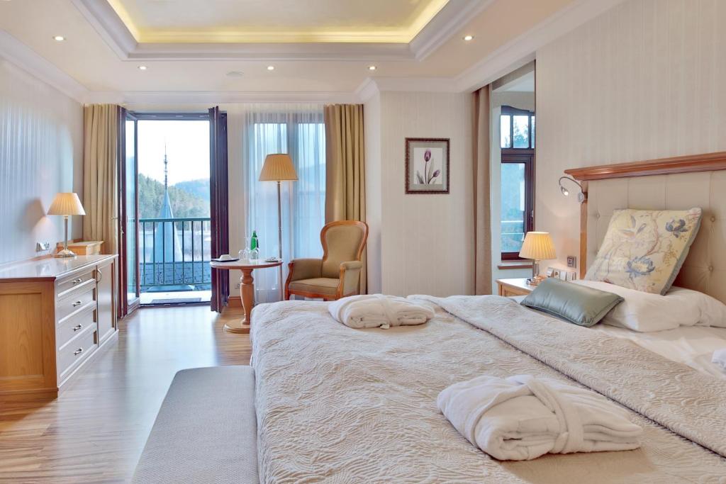 retro-riverside-wellness-resort​-csehorszag-hotel-szoba